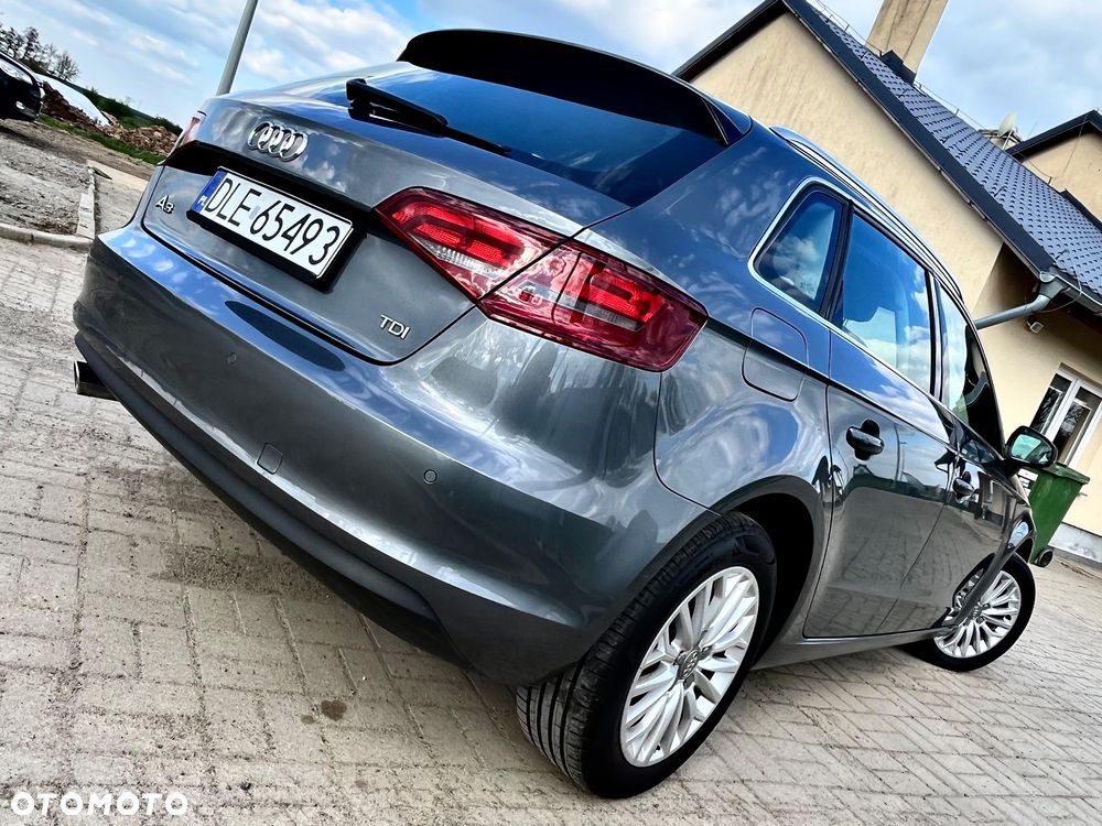 Audi A3 Sportback 1.6 TDI S tronic Attraction - 6