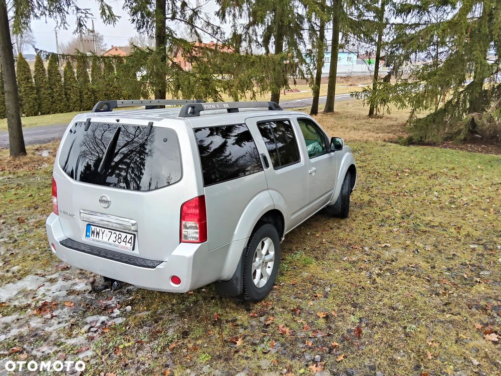 Nissan Pathfinder 2.5 D XE - 9
