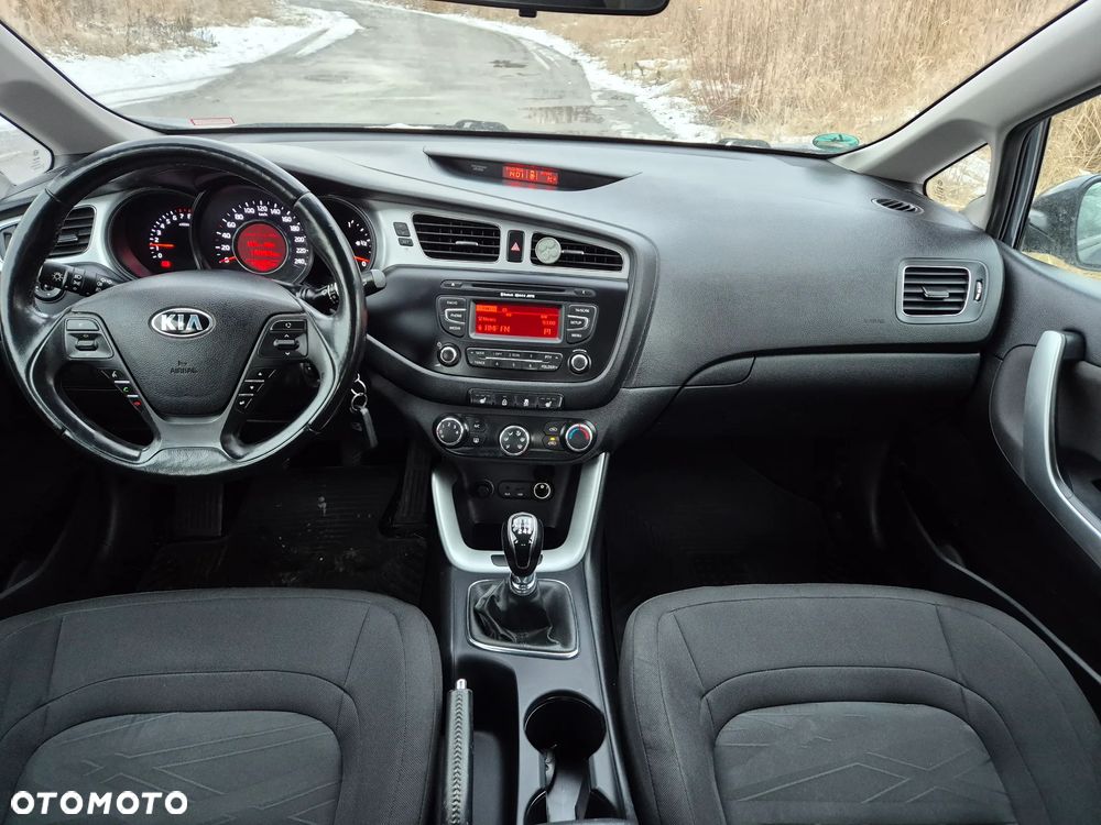 Kia Ceed 1.6 GDI Fifa World Cup Edition - 13