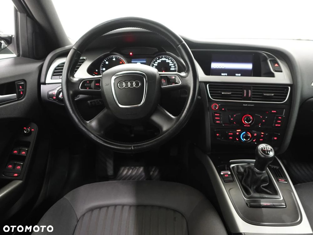 Audi A4 Avant 2.0 TDI DPF quattro Ambiente - 29