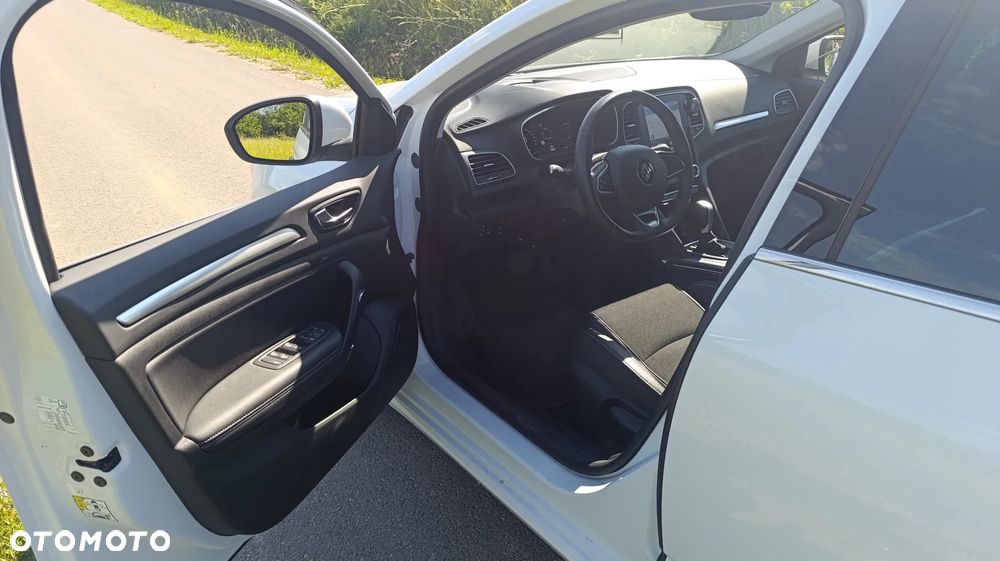 Renault Megane ver-1-5-blue-dci-techno-edc - 4