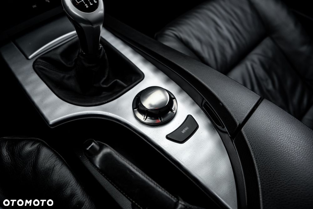 BMW Seria 5 525i Touring - 34