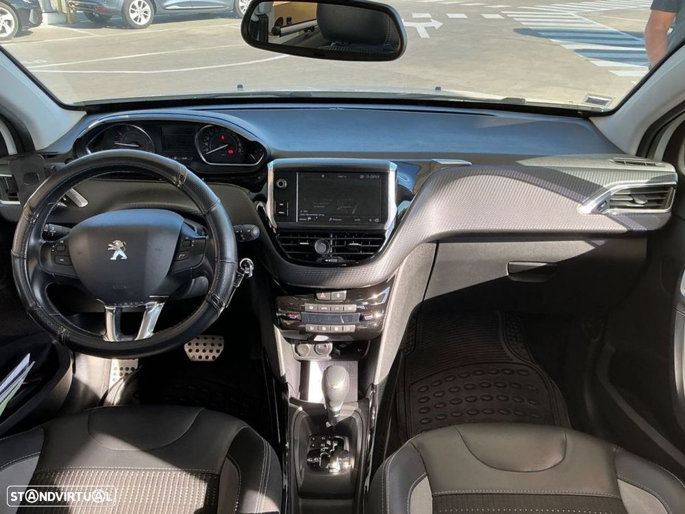 Peugeot 2008 1.2 PureTech Allure EAT6 - 5