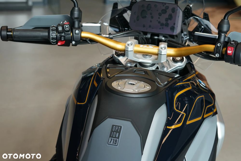 BMW R - 16