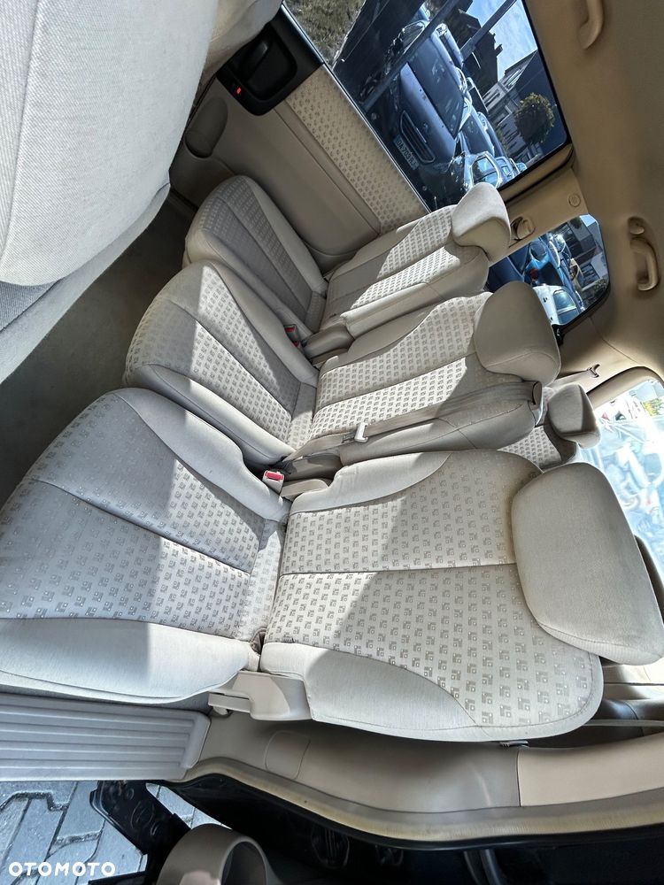 Kia Carnival - 25