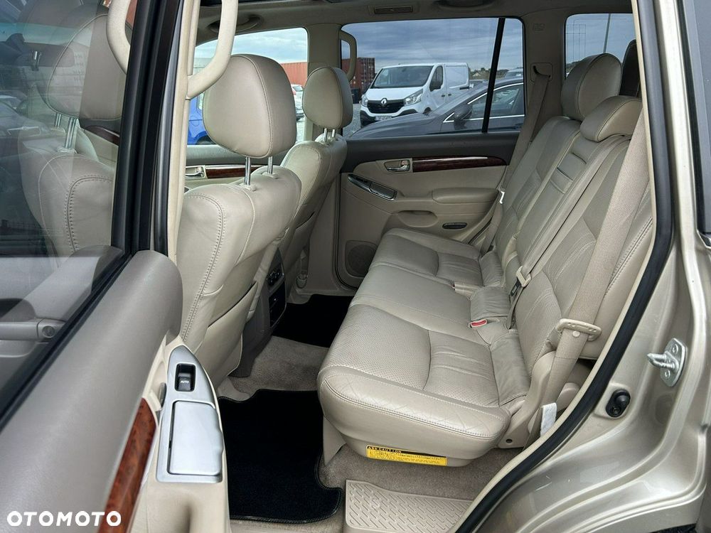 Toyota Land Cruiser - 11