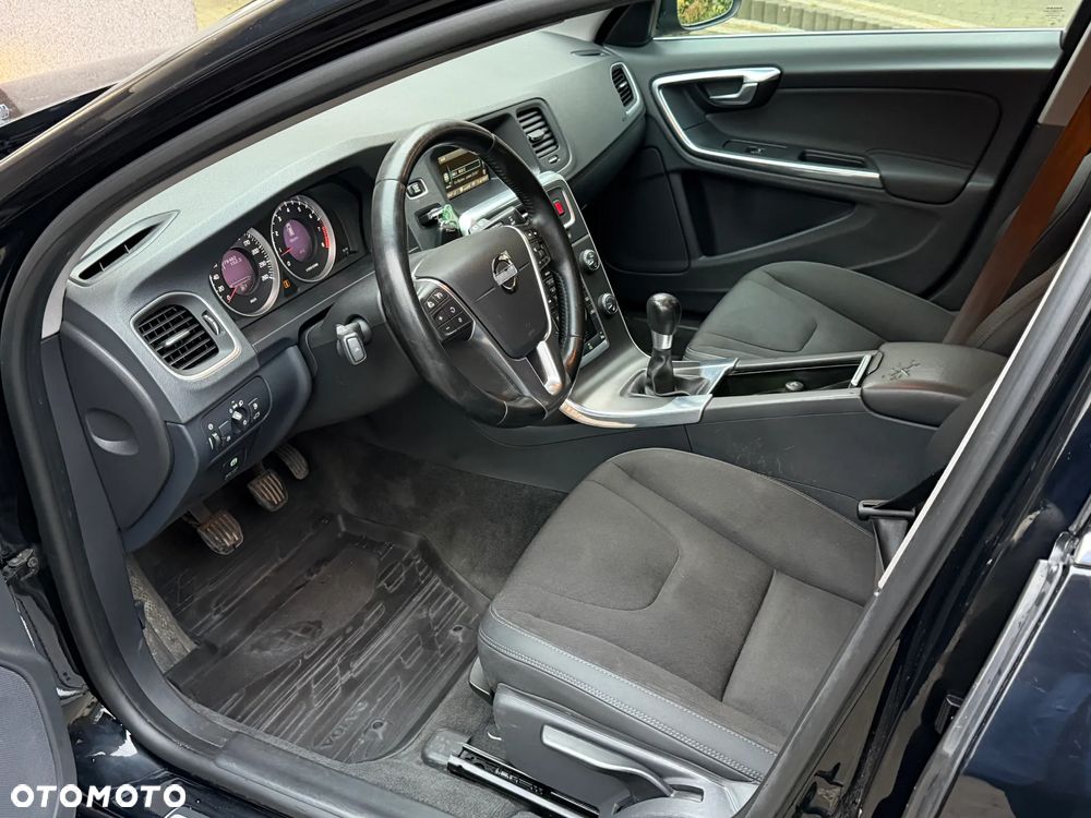 Volvo V60 T3 Momentum - 8
