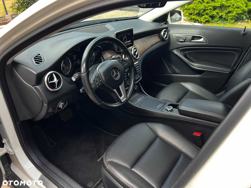 Mercedes-Benz GLA - 8