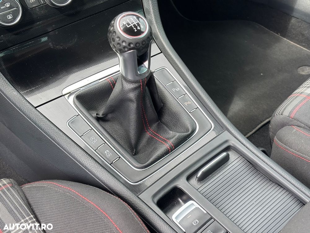 Volkswagen Golf - 16