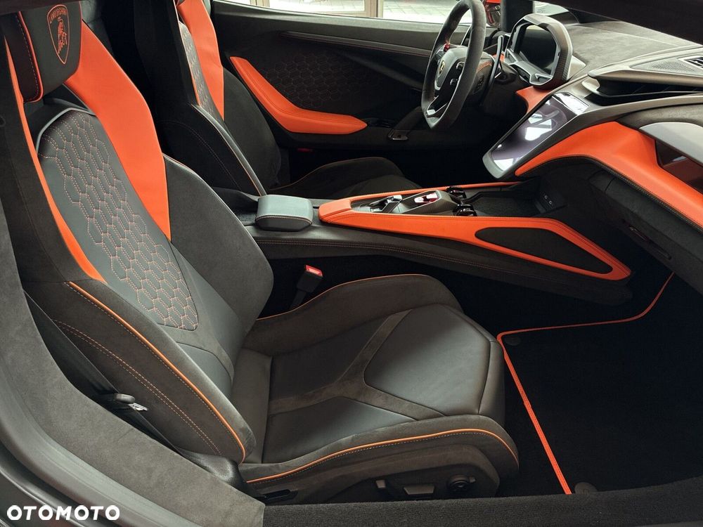 Lamborghini Revuelto - 11