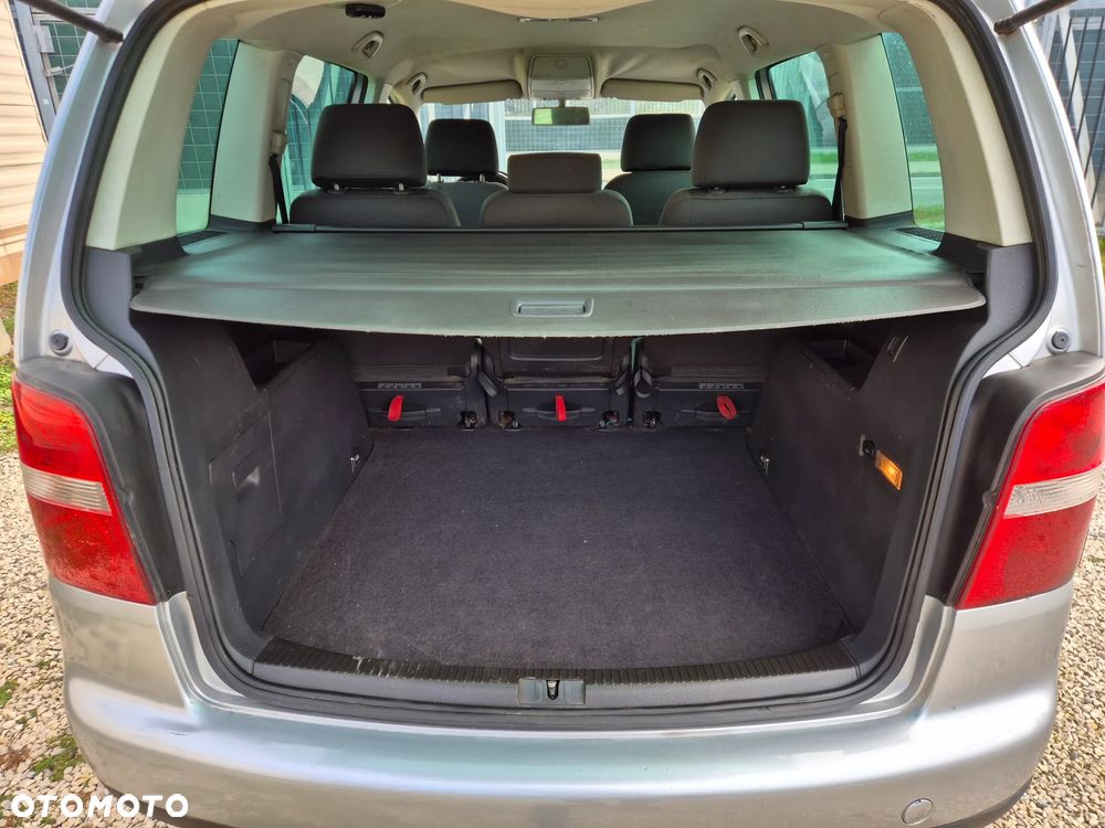Volkswagen Touran - 10