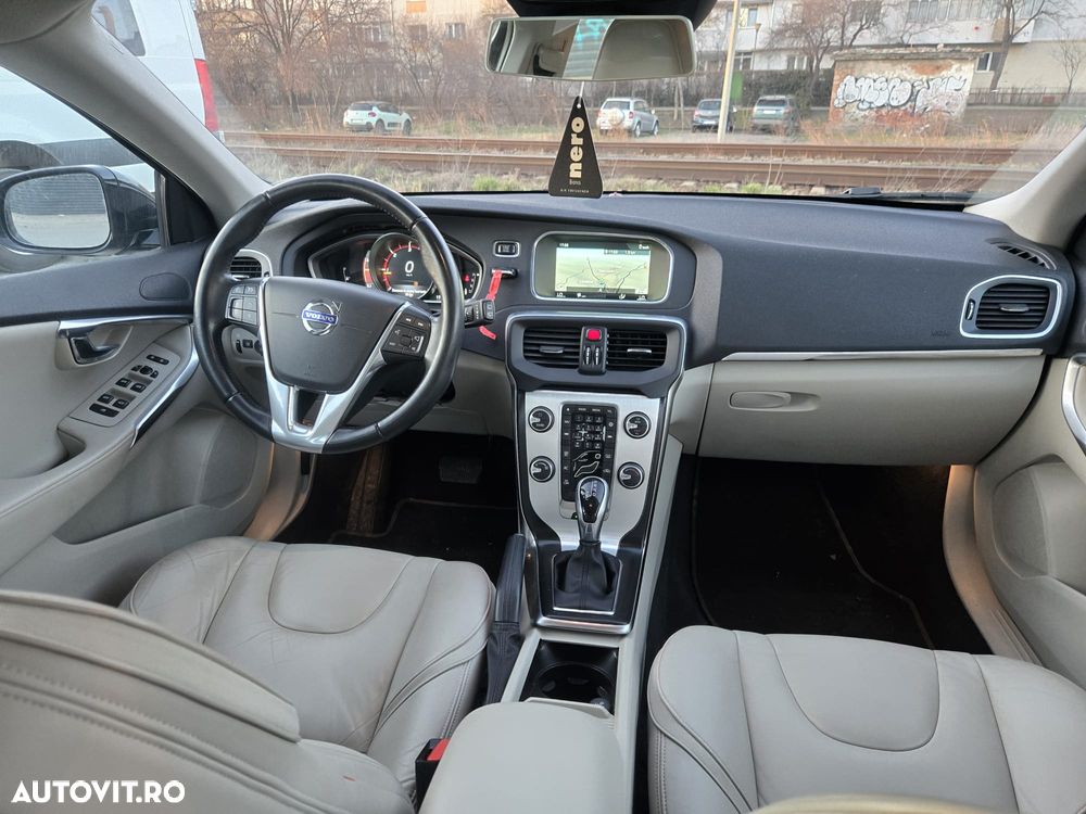 Volvo V40 D2 Geartronic - 11