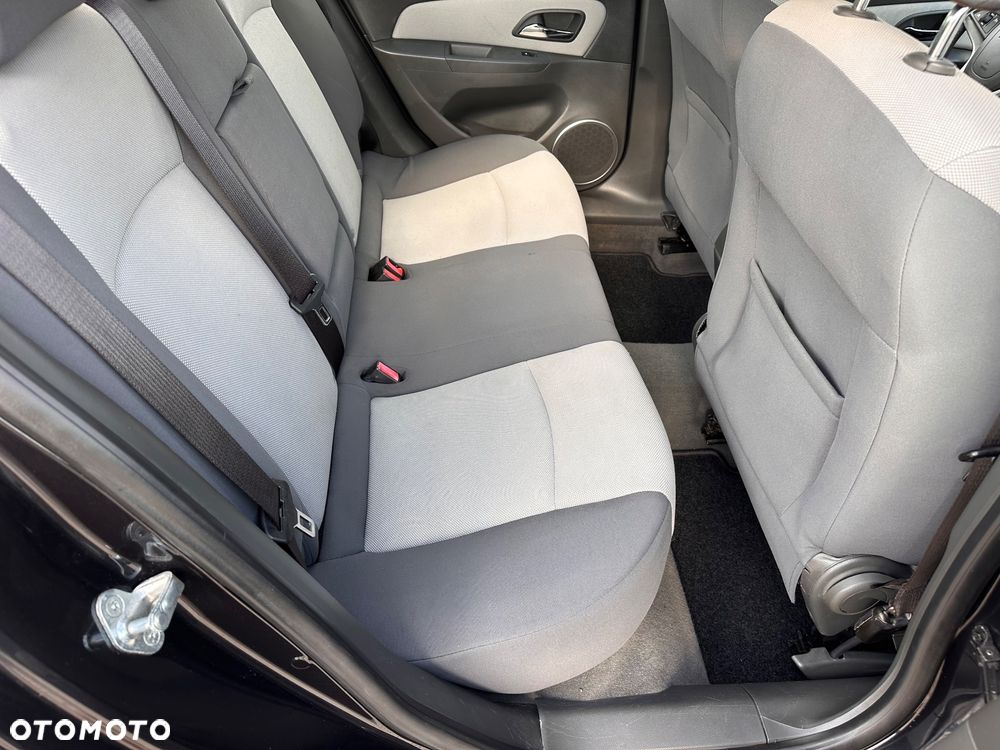 Chevrolet Cruze 1.8 LS - 31