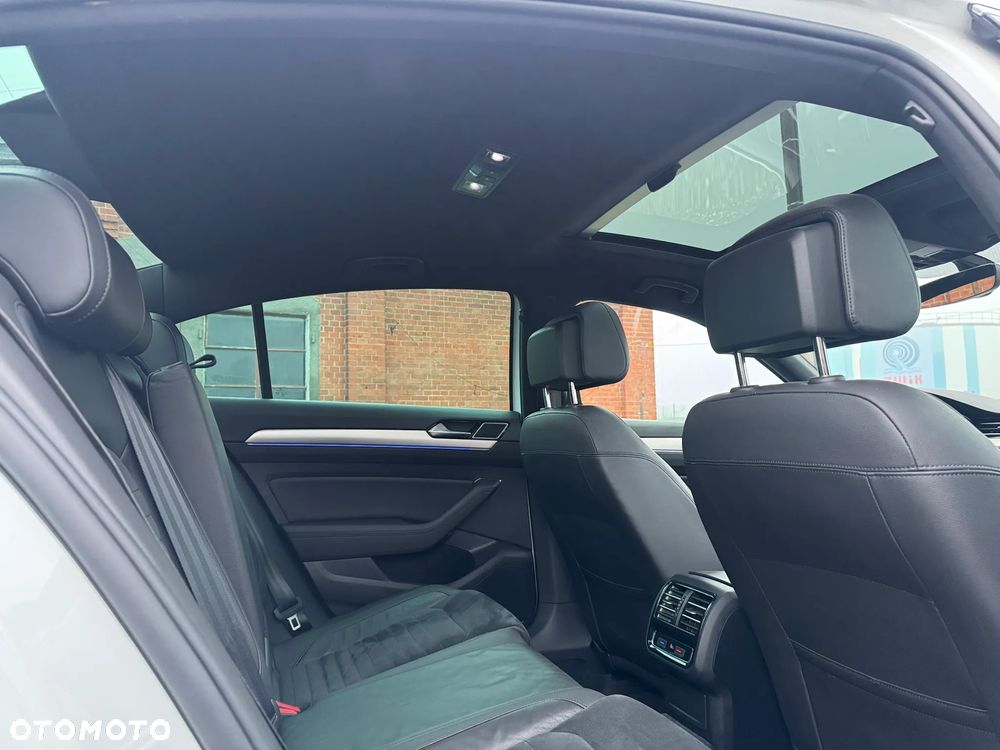 Volkswagen Passat - 31