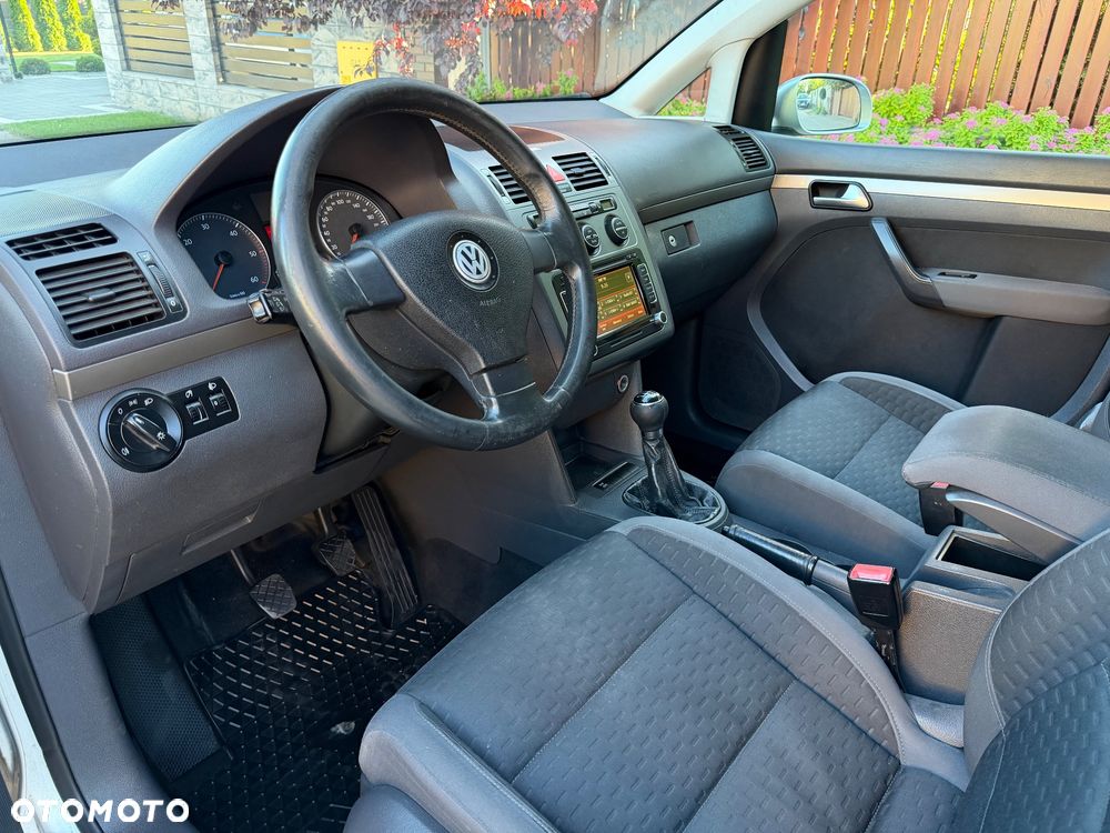 Volkswagen Touran 1.9 TDI DPF Blue Motion Highline - 24