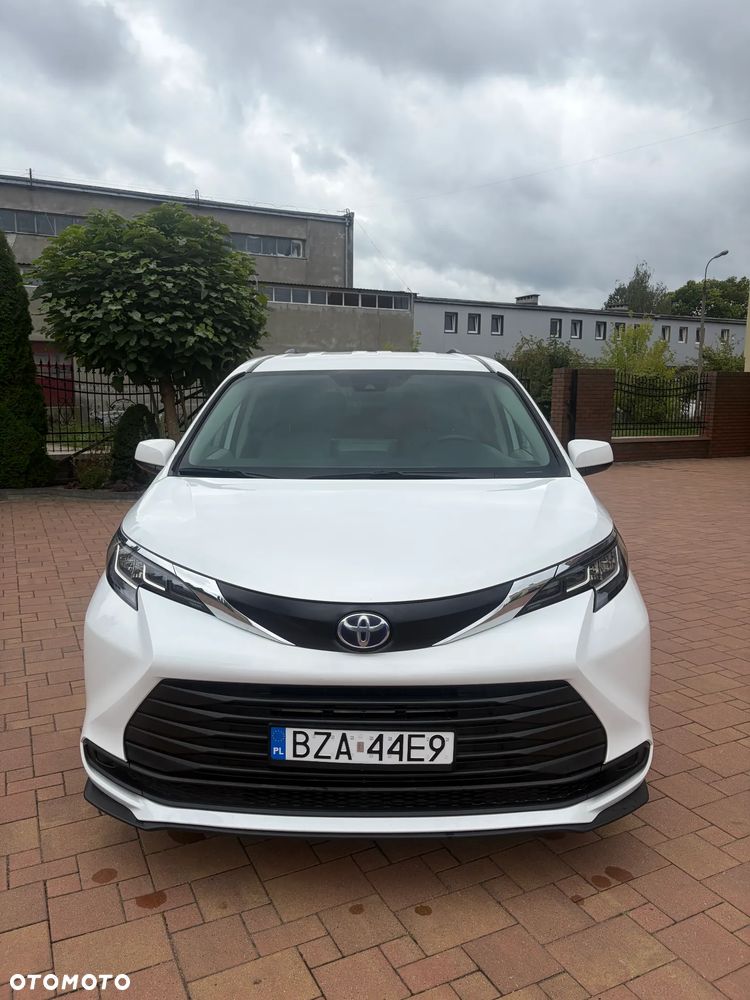 Toyota Sienna - 2