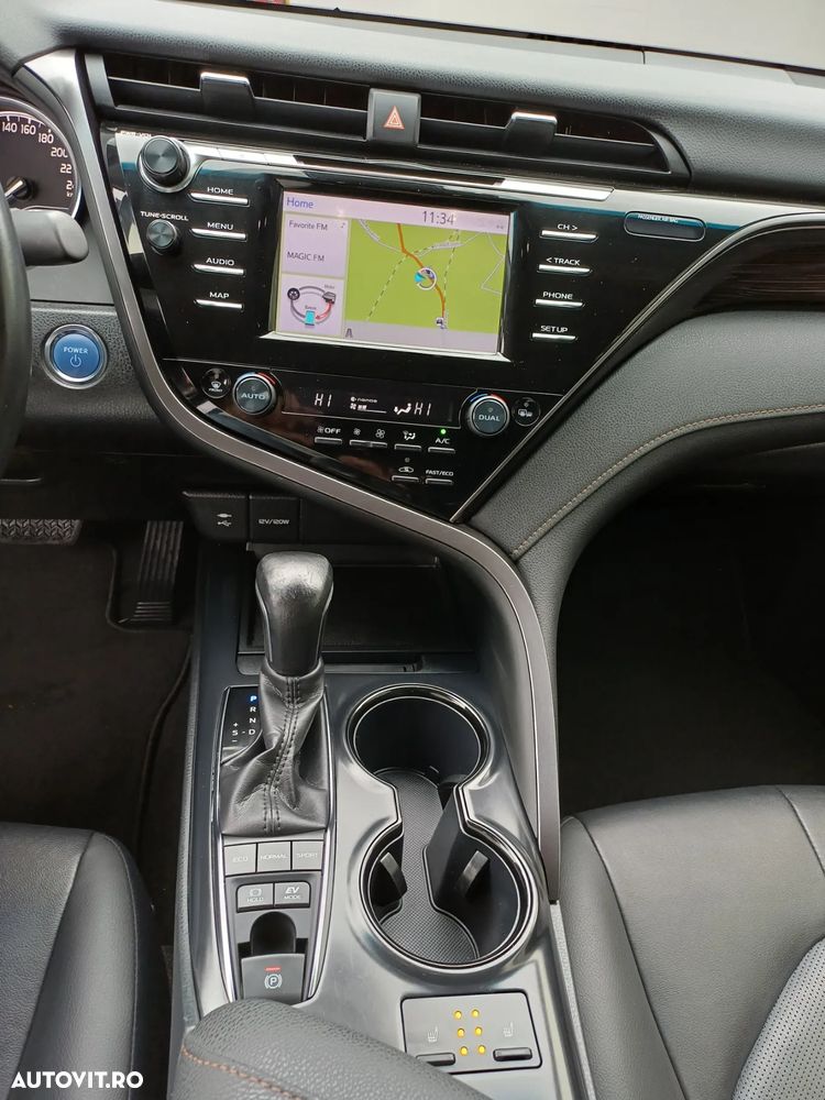 Toyota Camry 2.5 Hybrid Business - 14