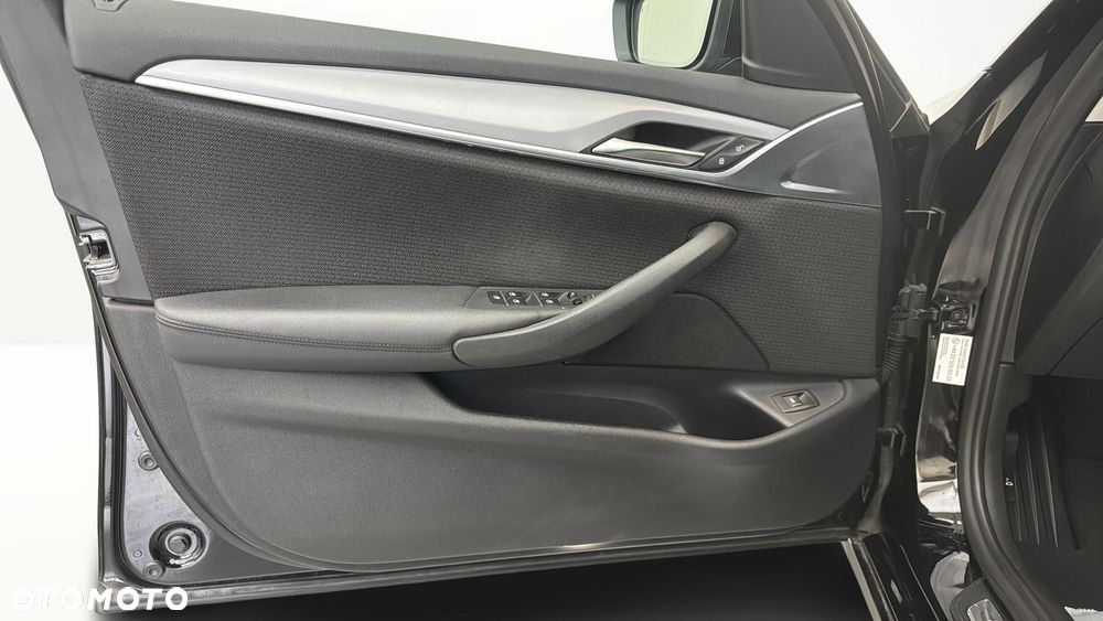 BMW Seria 5 520d mHEV - 11