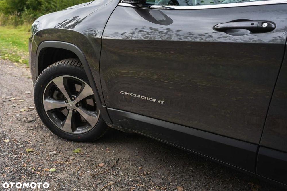 Jeep Cherokee - 9