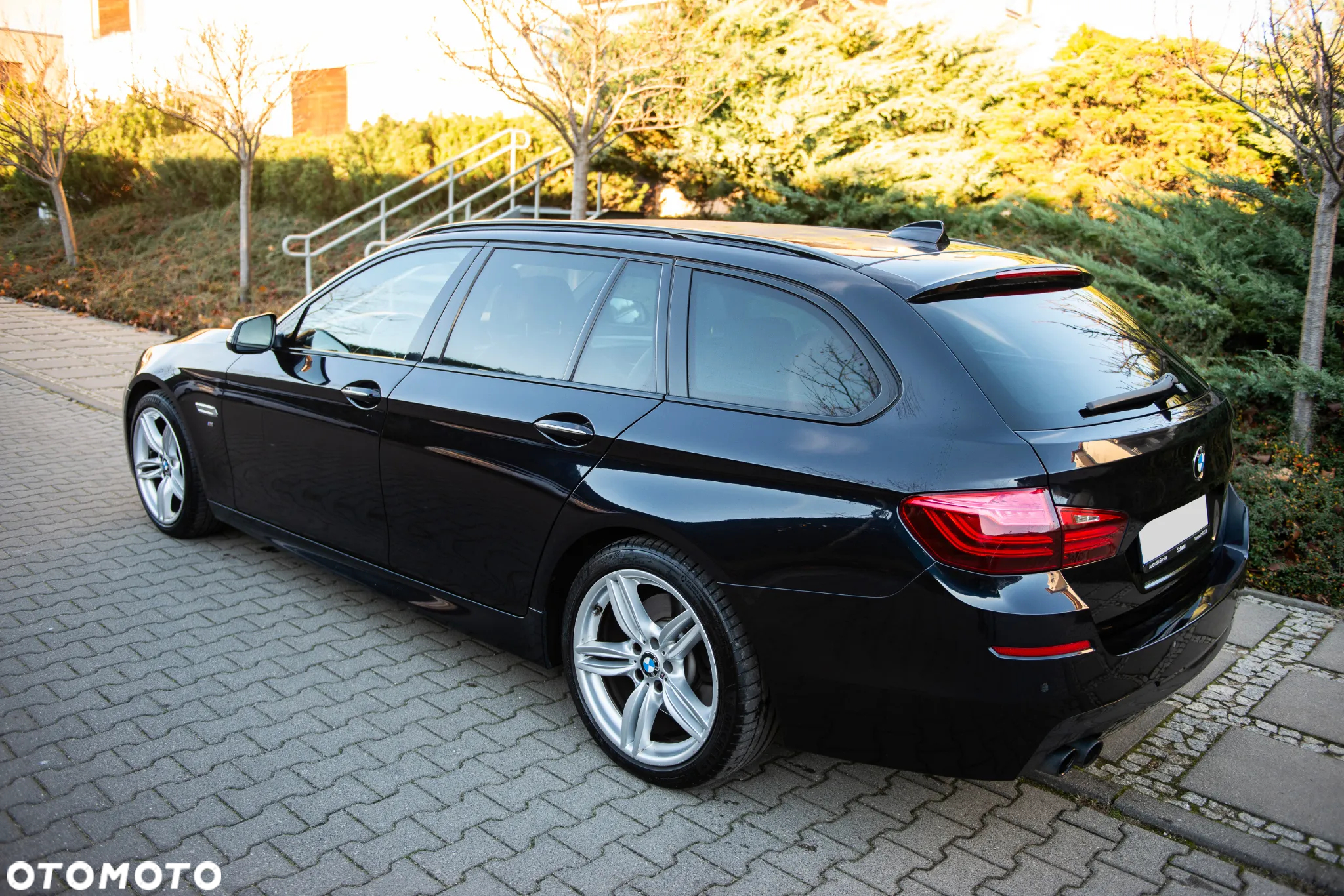 BMW Seria 5 530d Touring Blue Performance Sport-Aut - 4
