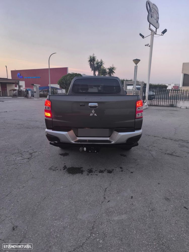 Mitsubishi L200 2.4 DI-D CD Instyle Sportb.Strakar 4WD - 7