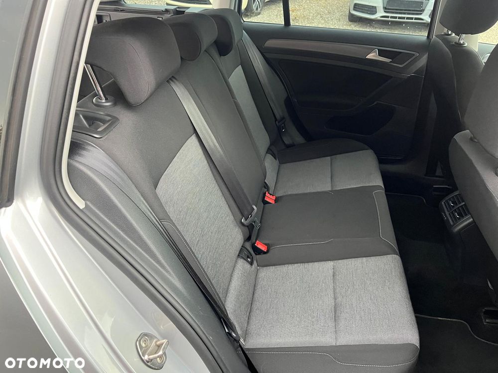 Volkswagen Golf 1.6 TDI DPF BlueMotion - 22