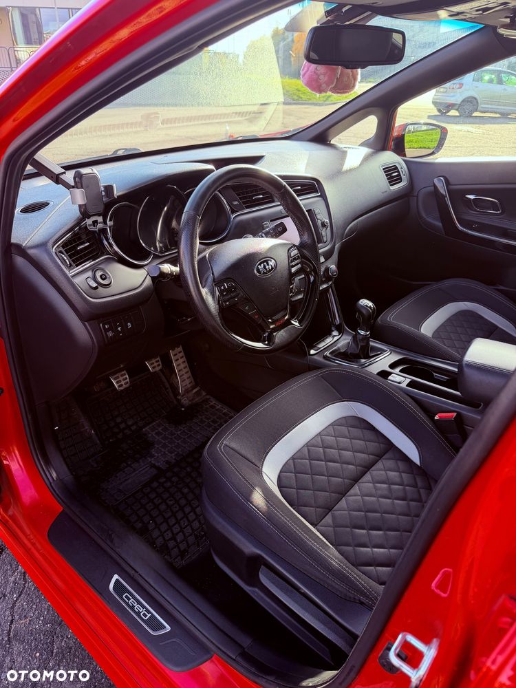 Kia Ceed - 8