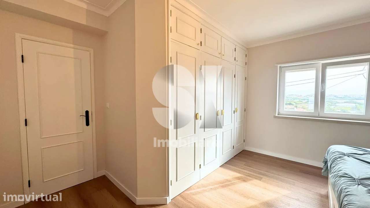 Apartamento T2 Remodelado com Duas Varandas | Santa Cruz - Grande imagem: 4/28