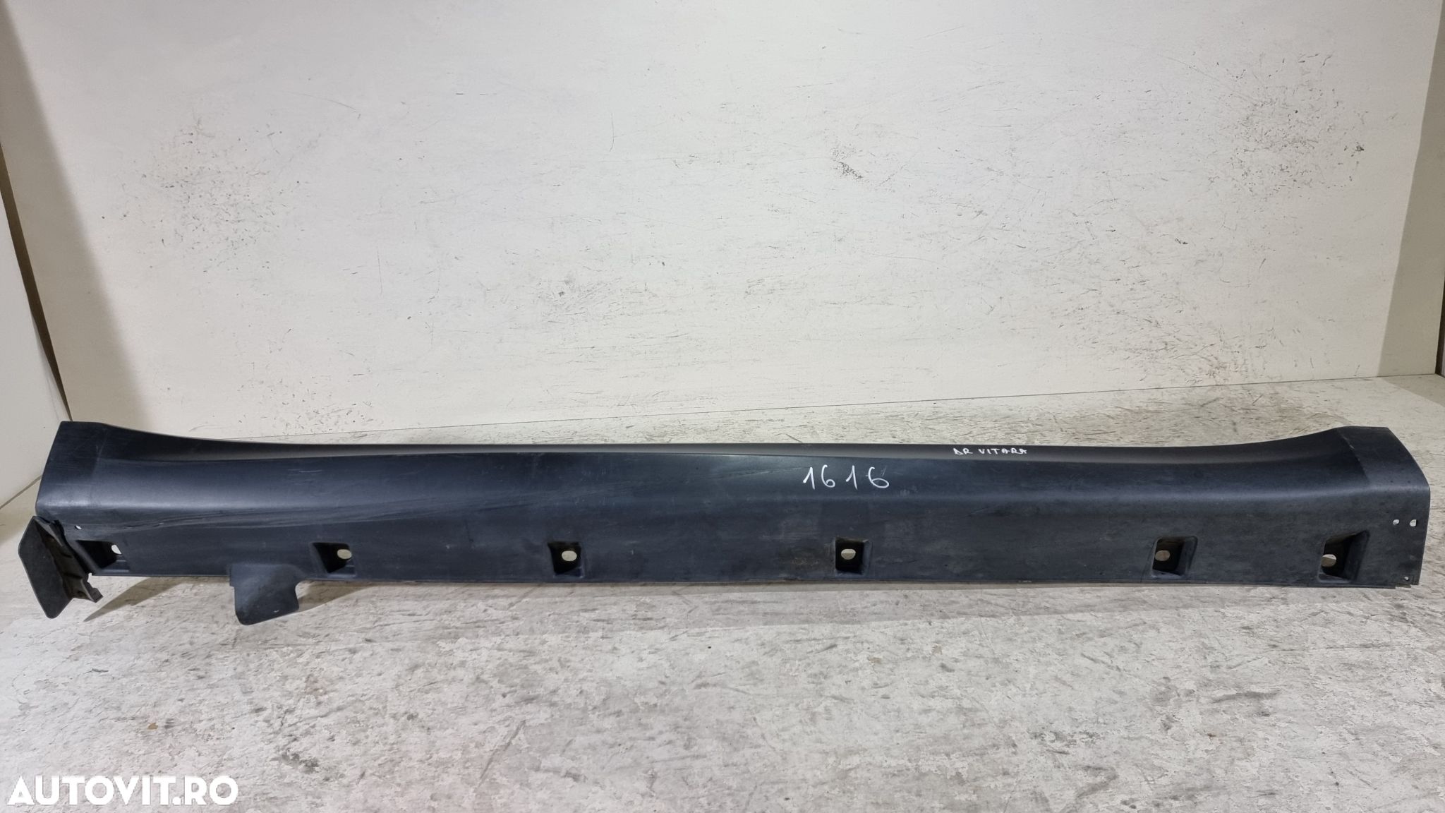 Ornament prag dreapta Suzuki Vitara, 2015, 2016, 2017, 2018. - 1
