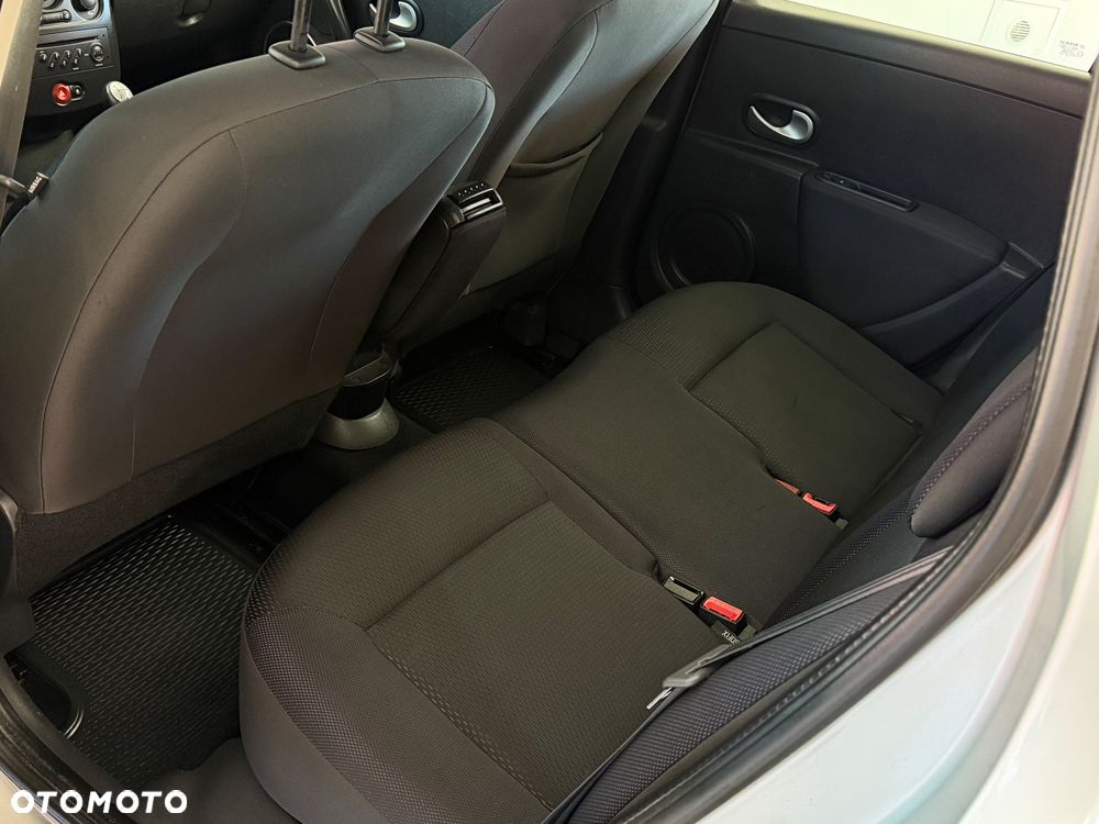Renault Clio - 11
