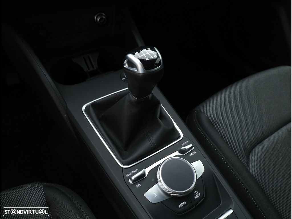 Audi Q2 30 TFSI Advanced - 18