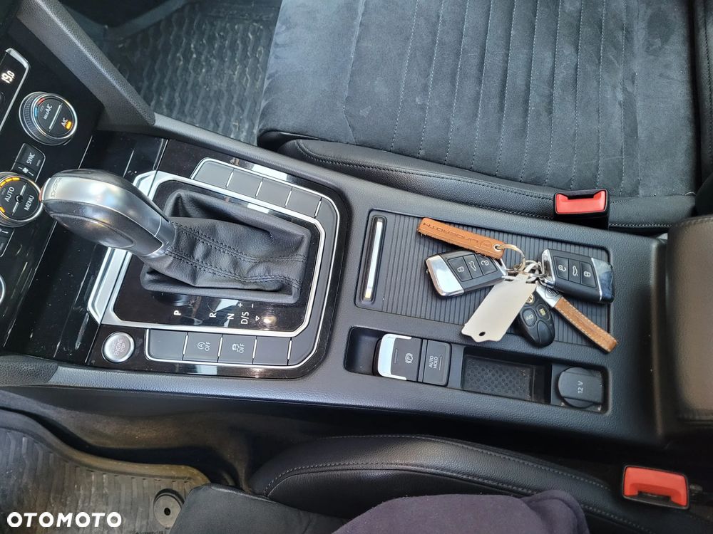 Volkswagen Passat Variant 2.0 TDI SCR DSG Comfortline - 29