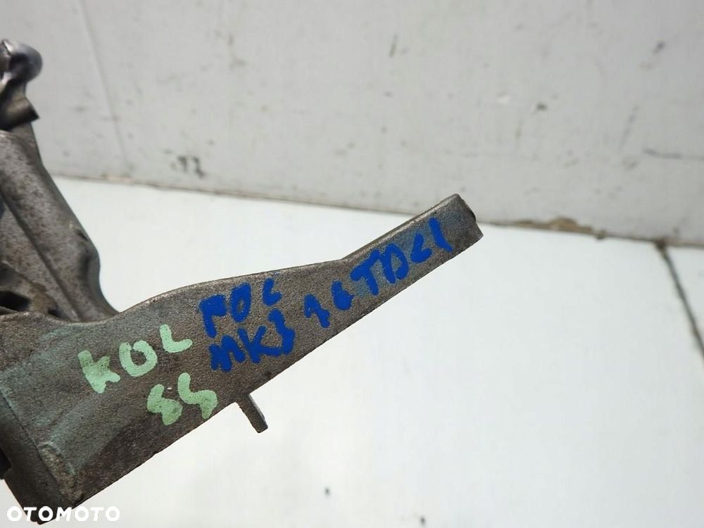 ŁAPA MOCOWANIE POMPY WTRYSKOWEJ FORD FOCUS MK3 1.6 TDCI AV6Q-9B470-BB - 2