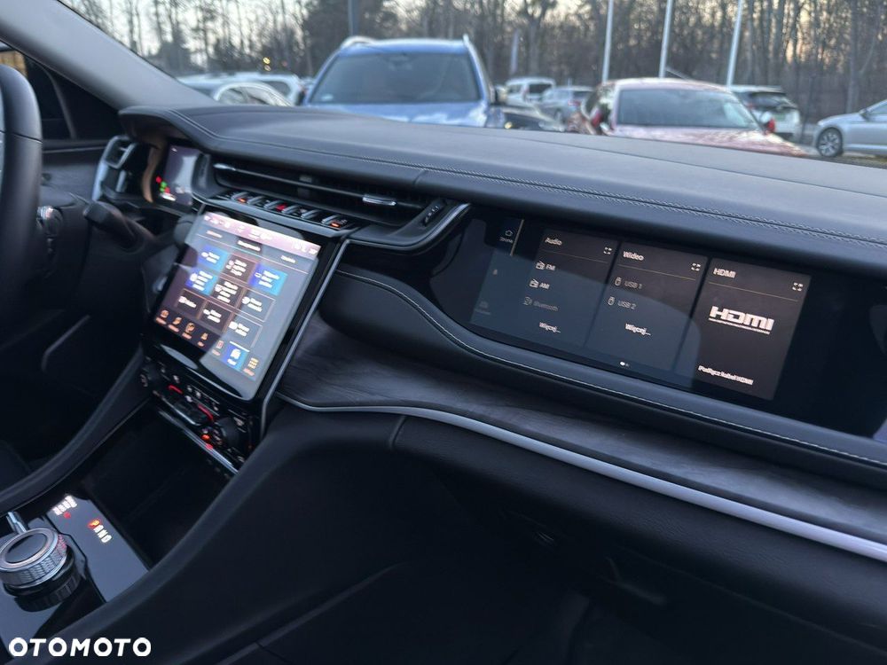 Jeep Grand Cherokee - 22