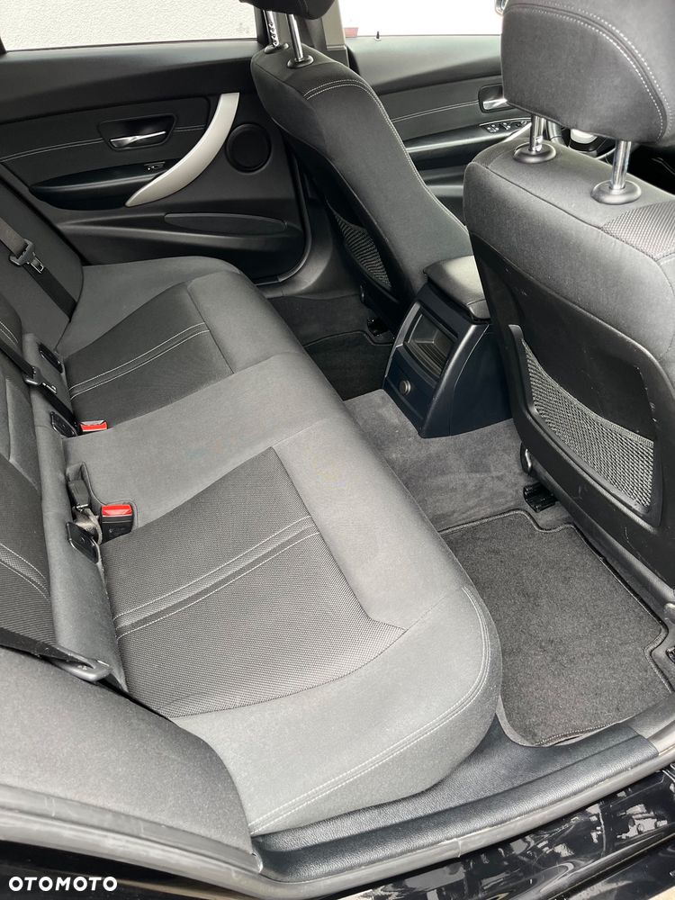 BMW Seria 3 318d - 19