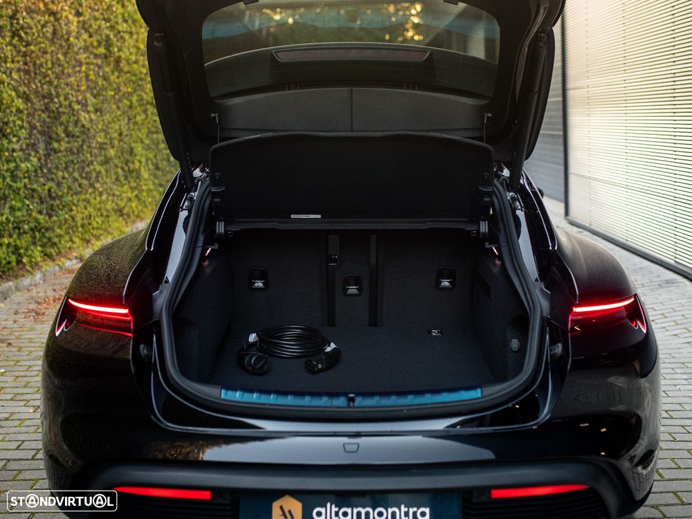 Porsche Taycan Sport Turismo GTS - 16