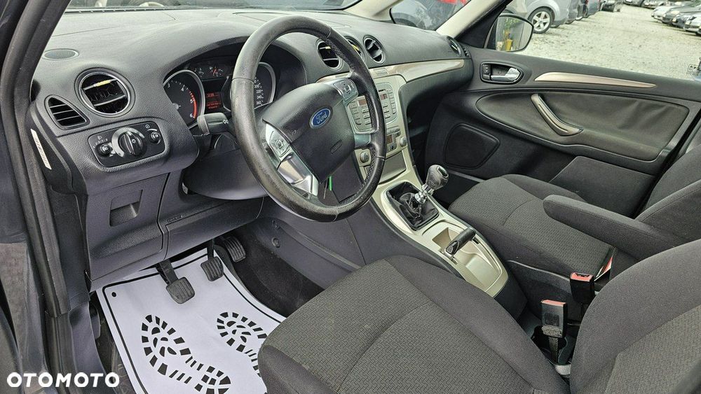 Ford Galaxy - 24