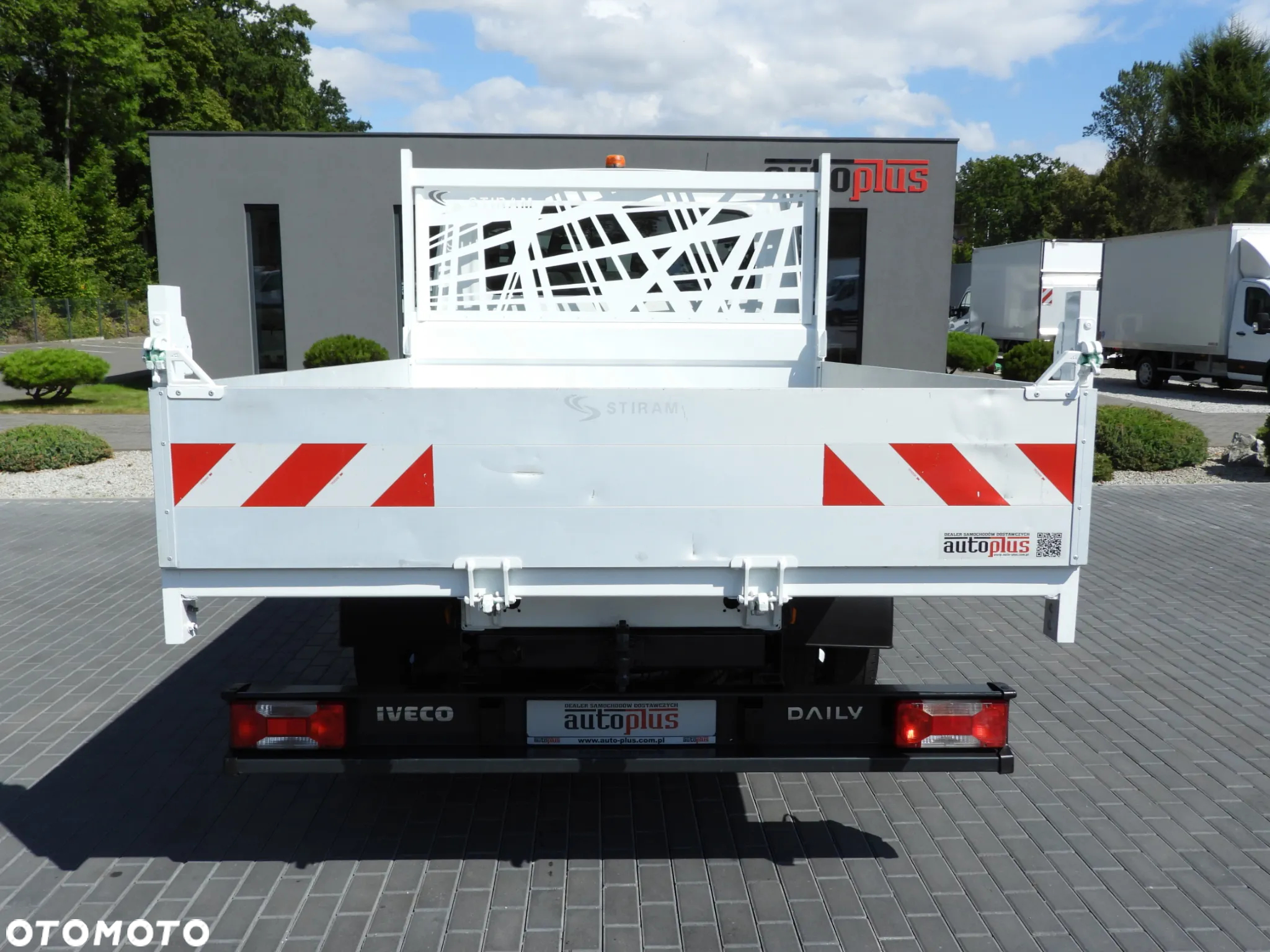 Iveco DAILY 35C16 WYWROTKA PODWÓJNA KABINA DOKA 6 MIEJSC TEMPOMAT NAWIGACJA BLIŹNIACZE KOŁA KLIMATYZACJA 160KM [ 344567 ] - 11