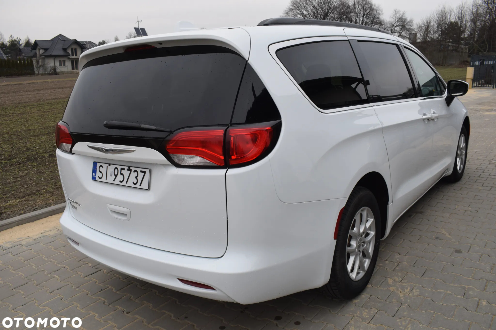 Chrysler Pacifica - 4