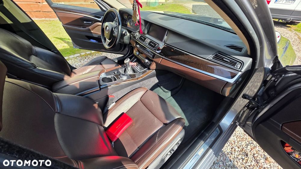 BMW Seria 5 520d Luxury Line - 12