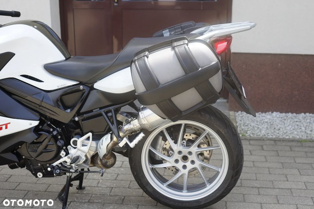 BMW F - 22