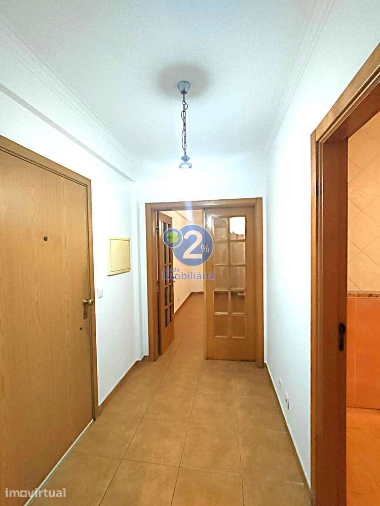 Apartamento T1 | Aquecimento central | Garagem - Sismaria - Grande imagem: 4/16