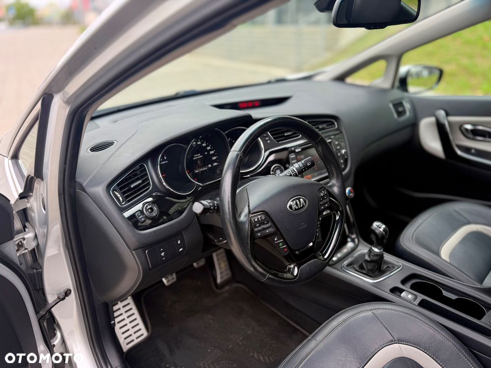 Kia Ceed 1.6 CRDi 128 ISG Platinum Edition - 21