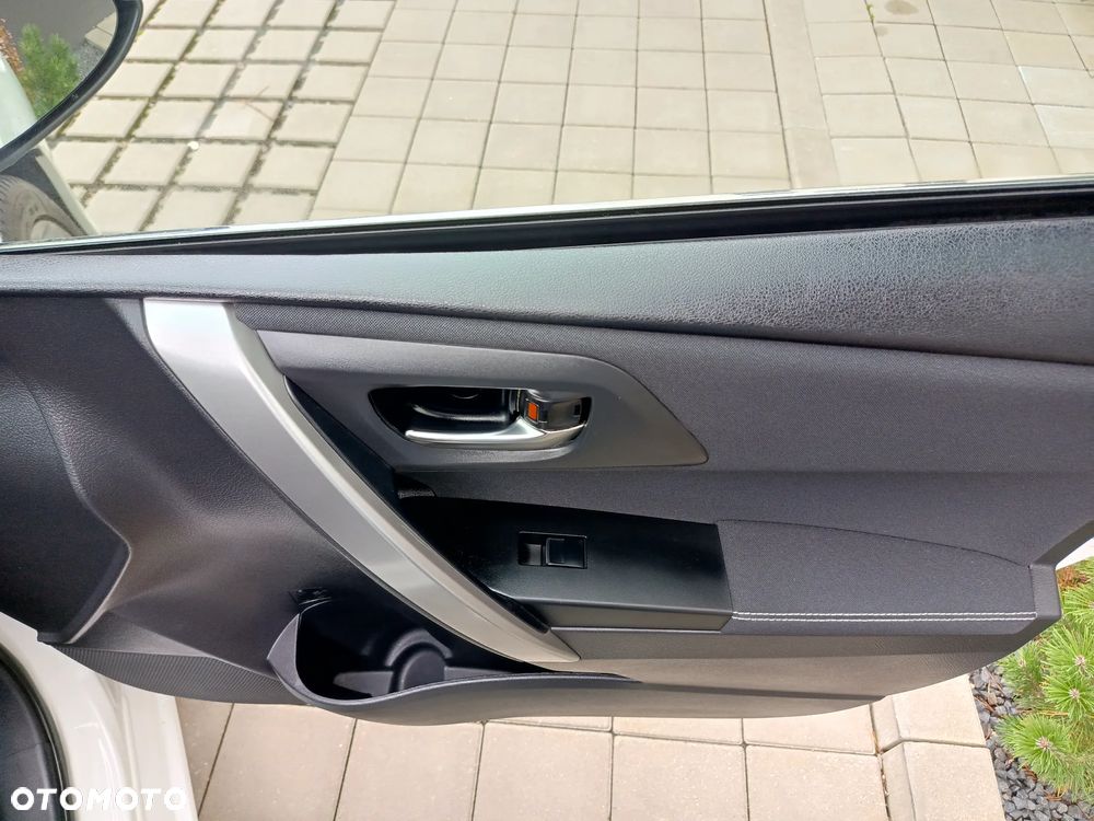 Toyota Auris 1.8 HSD Luna - 27