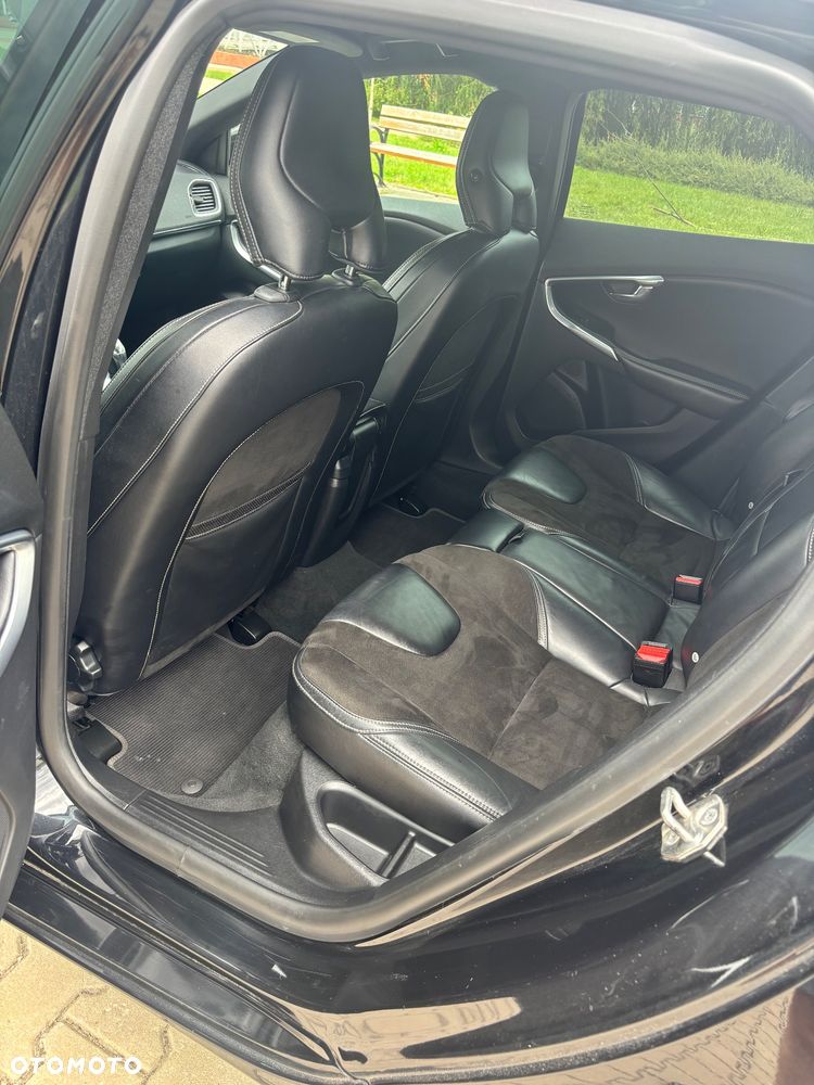 Volvo V40 D2 R-Design - 18