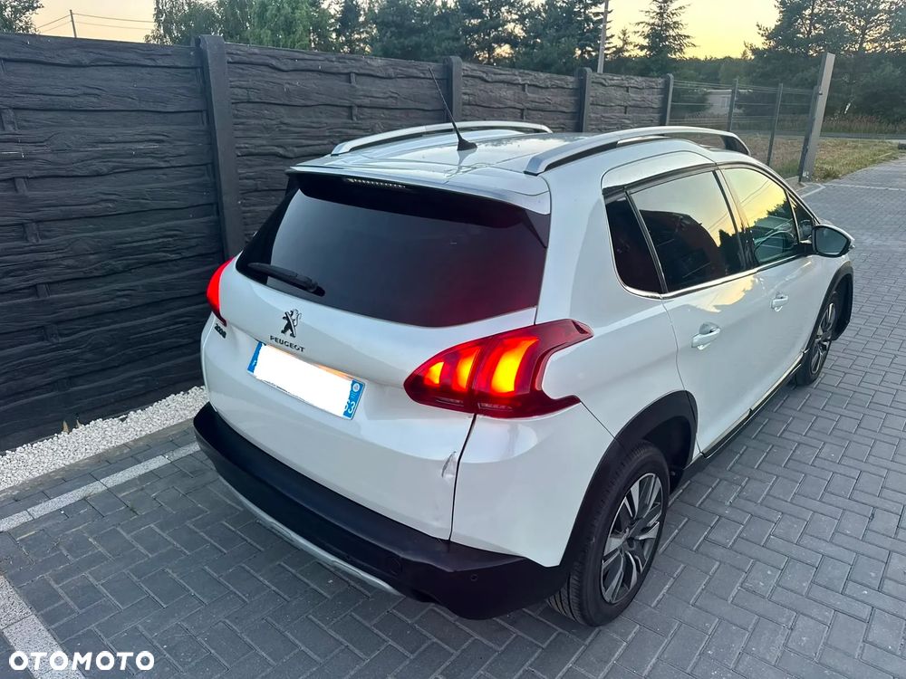 Peugeot 2008 PureTech 110 Stop&Start EAT6 Allure - 4