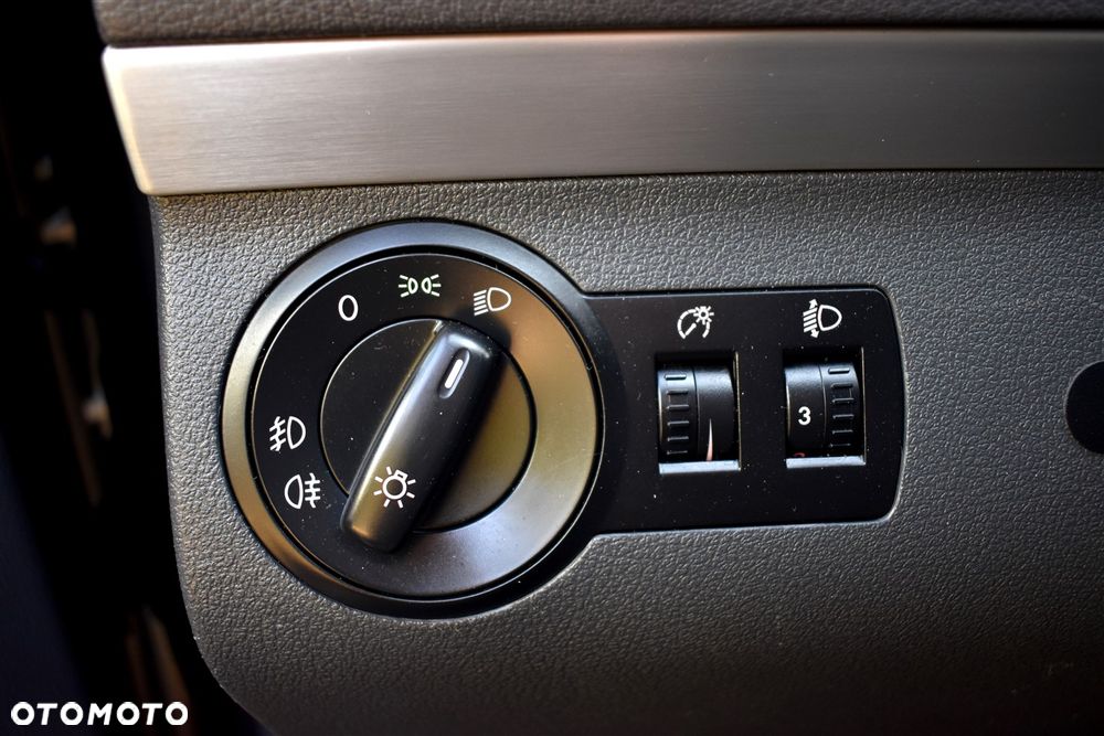 Volkswagen Touran 2.0 TDI DPF Highline - 27