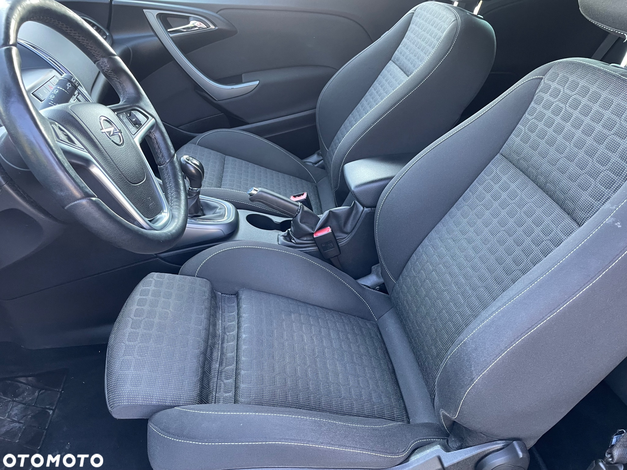 Opel Astra GTC 1.4 Turbo - 5