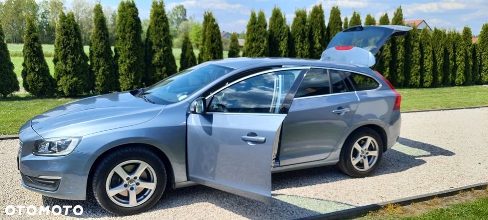 Volvo V60 D2 Momentum - 1
