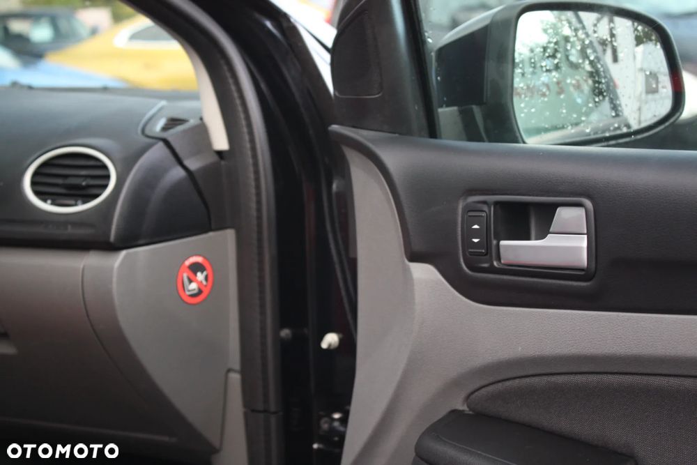 Ford Focus 1.6 Ti-VCT Sport - 23